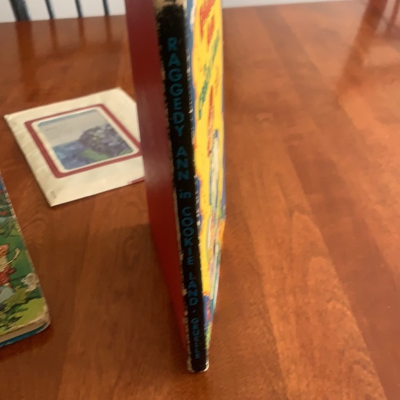 Vintage Raggedy Ann Books-1960-1961. Set of 2 - Picture 11 of 13